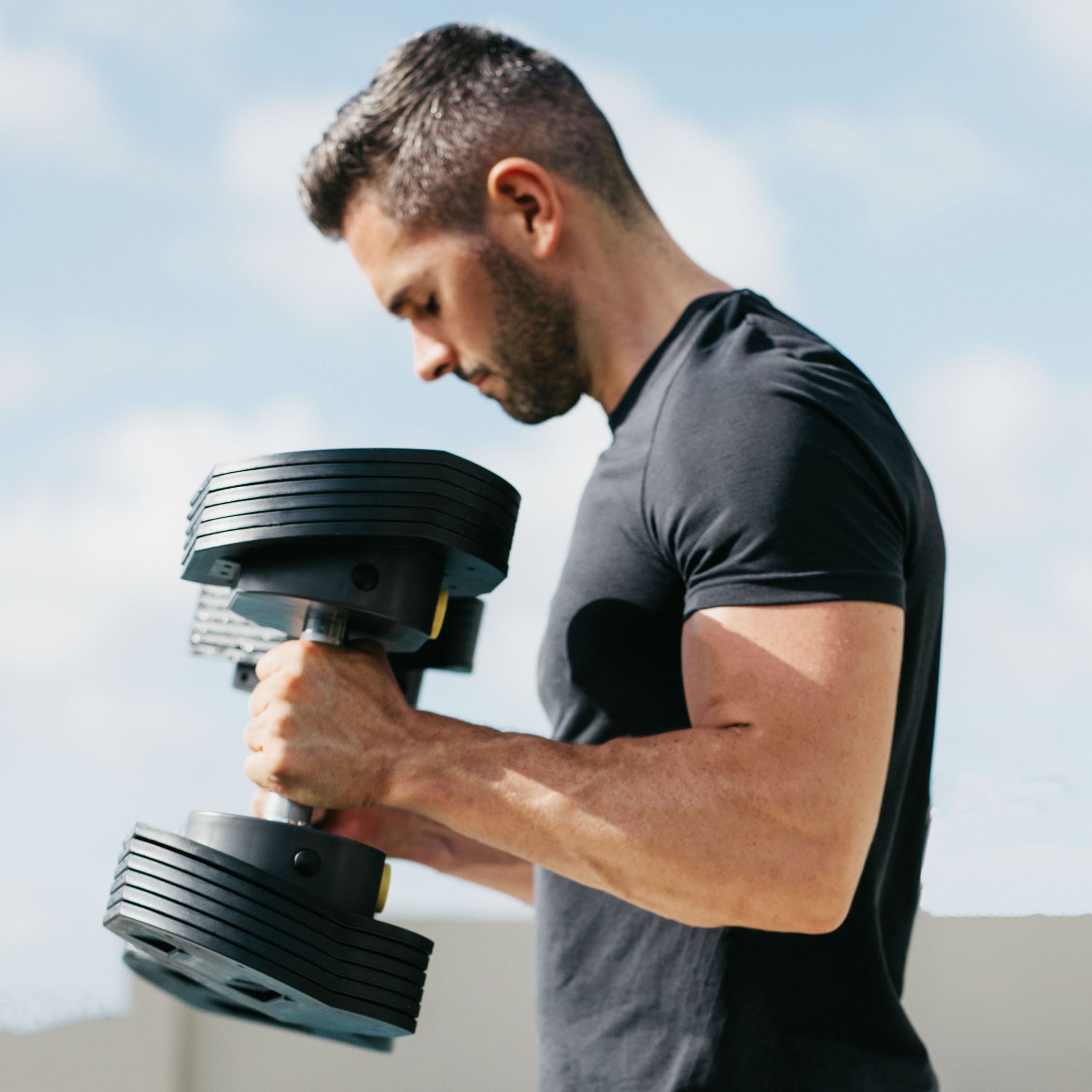 Male Arm Curlside with MX Select dumbbell